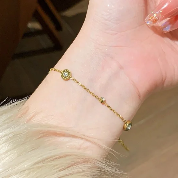 Stainless steel Roman number with stones bracelet (gold tone) - Picture 2 of 4